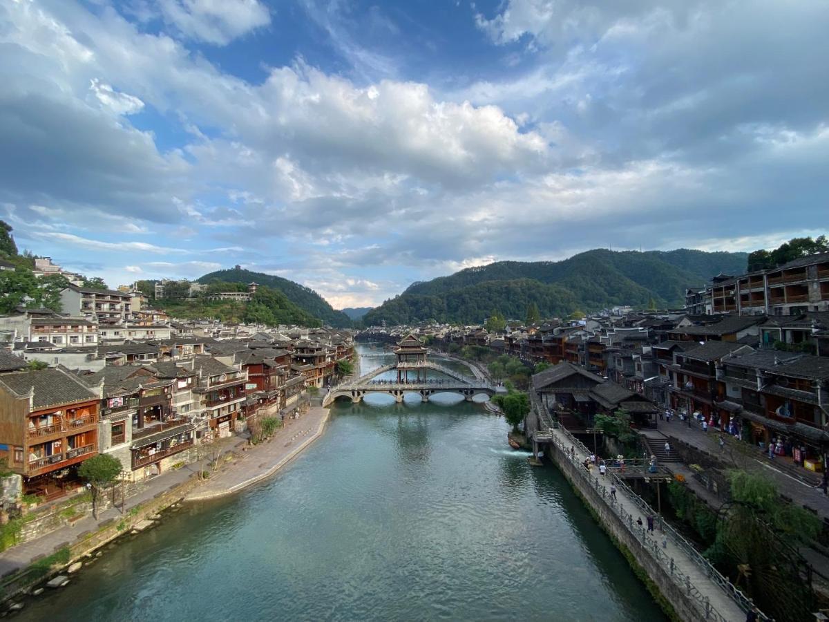 Hemu House Hotel Fenghuang Bagian luar foto