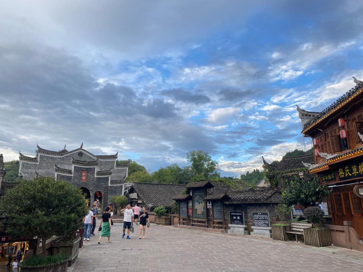 Hemu House Hotel Fenghuang Bagian luar foto