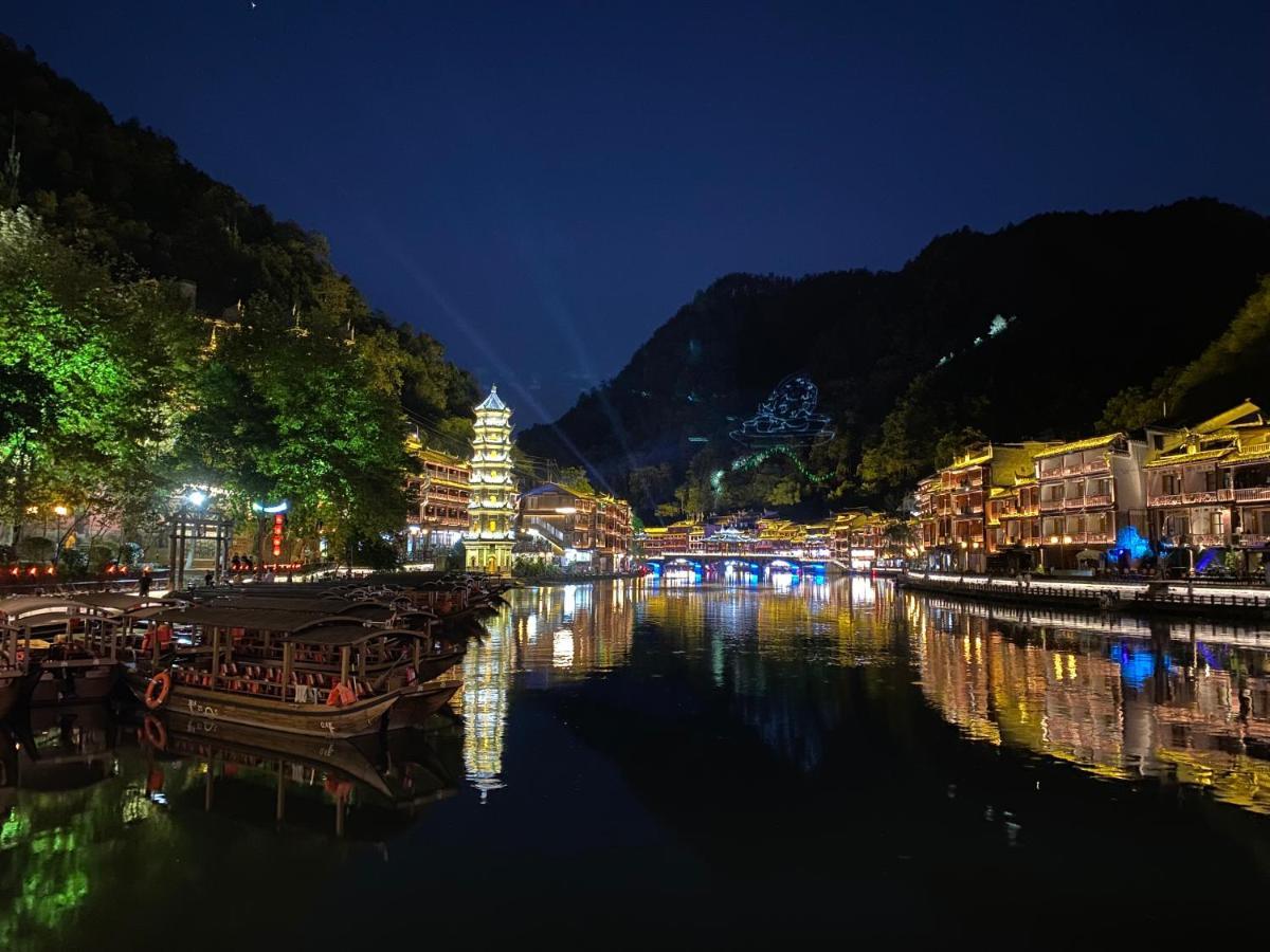 Hemu House Hotel Fenghuang Bagian luar foto