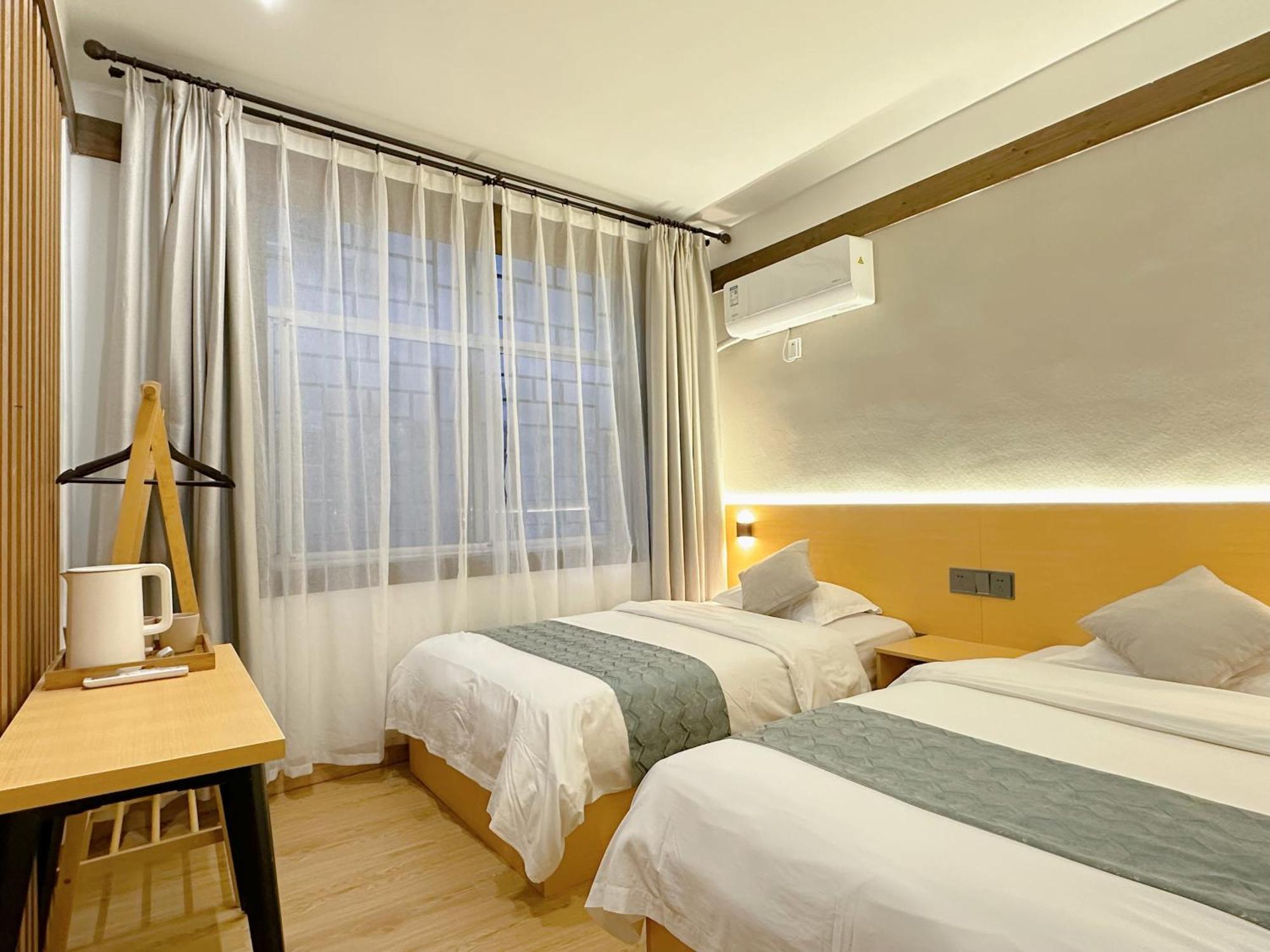 Hemu House Hotel Fenghuang Bagian luar foto