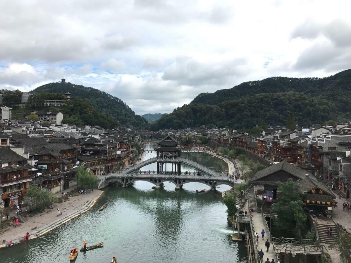 Hemu House Hotel Fenghuang Bagian luar foto