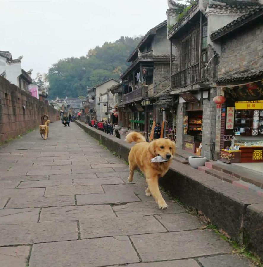 Hemu House Hotel Fenghuang Bagian luar foto